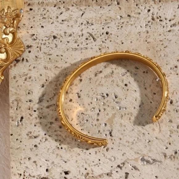 NEW SUN MOON 18K GOLD STAR CUFF BRACELET, NICE BRACELET, CUTE BRACELET - Picture 4 of 5